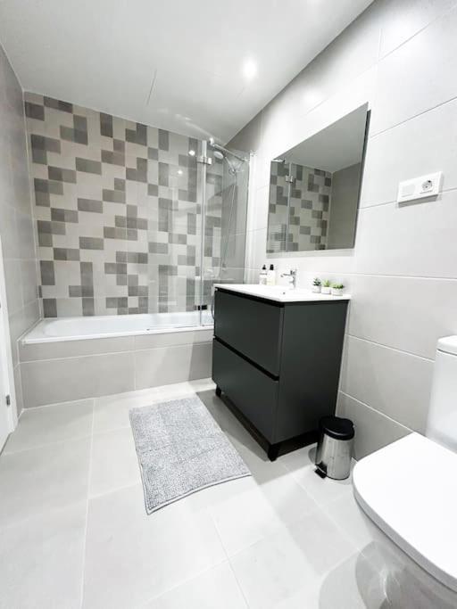 Apartamento De Cuatro Habitaciones En Talavera タラベラ・デ・ラ・レイナ エクステリア 写真