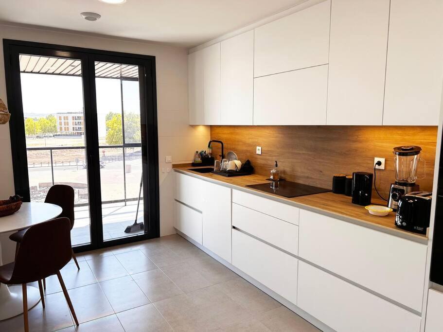 Apartamento De Cuatro Habitaciones En Talavera タラベラ・デ・ラ・レイナ エクステリア 写真